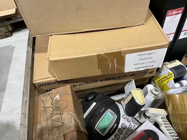 Diverse kantoorartikelen - afbeelding 2 van  10