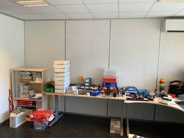 Diverse kantoorartikelen - afbeelding 1 van  8