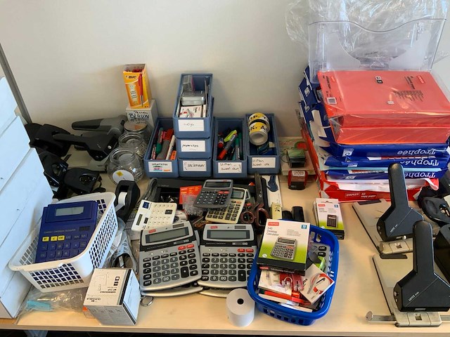 Diverse kantoorartikelen - afbeelding 4 van  8