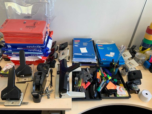 Diverse kantoorartikelen - afbeelding 5 van  8