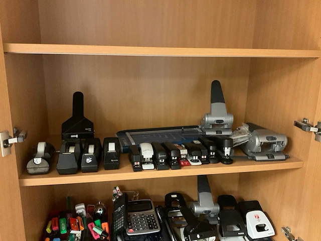Diverse kantoorartikelen - afbeelding 2 van  8