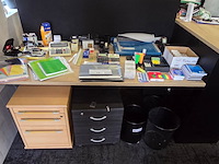 Diverse kantoorbenodigdheden, exclusief bureau - afbeelding 1 van  12