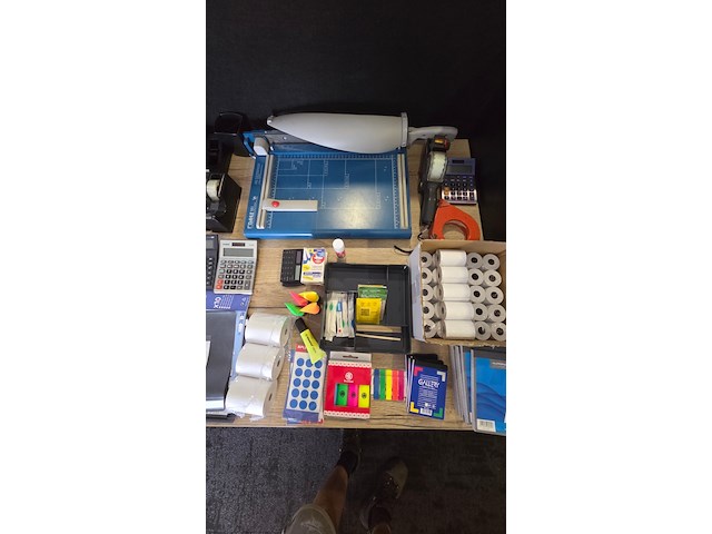Diverse kantoorbenodigdheden, exclusief bureau - afbeelding 5 van  12