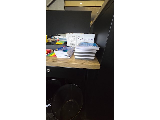 Diverse kantoorbenodigdheden, exclusief bureau - afbeelding 11 van  12