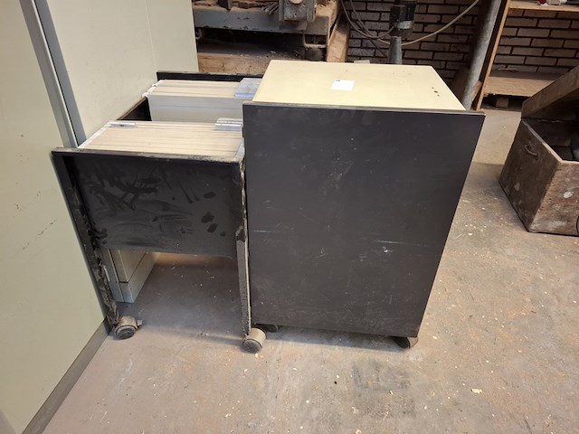 Diverse kantoorbenodigdheden - afbeelding 4 van  5