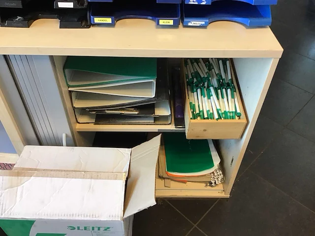 Diverse kantoorbenodigheden - afbeelding 2 van  8