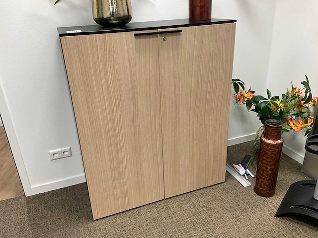 Diverse kantoorinventaris en decoratie - afbeelding 2 van  6