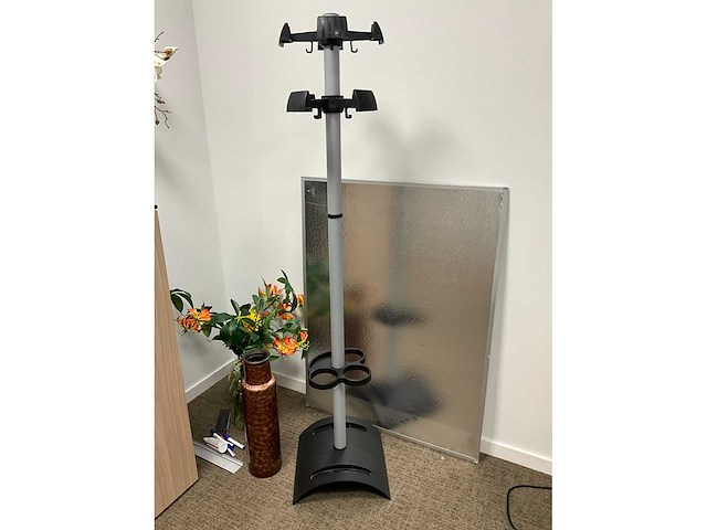 Diverse kantoorinventaris en decoratie - afbeelding 6 van  6