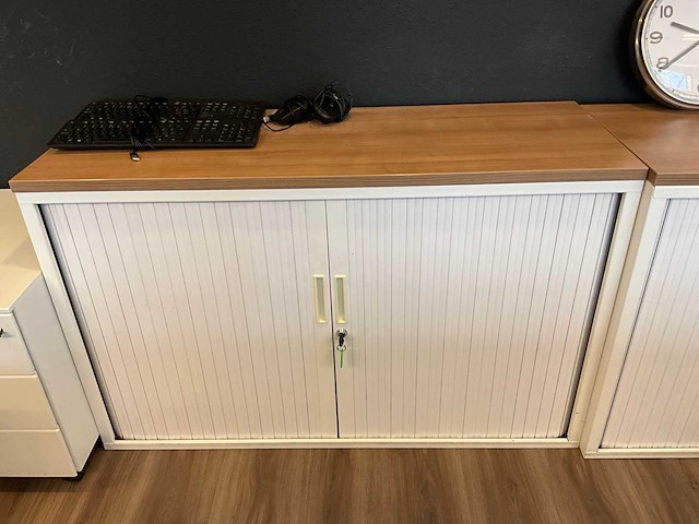 Diverse kantoorinventaris en kantoorartikelen - afbeelding 4 van  7