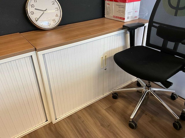 Diverse kantoorinventaris en kantoorartikelen - afbeelding 5 van  7