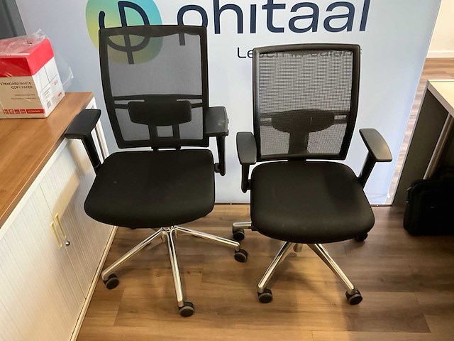 Diverse kantoorinventaris en kantoorartikelen - afbeelding 7 van  7