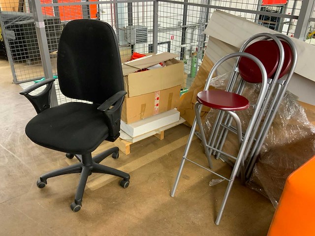 Diverse kantoorinventaris en stellingen - afbeelding 5 van  13