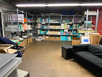 Diverse kantoorinventaris en stellingen - afbeelding 1 van  13