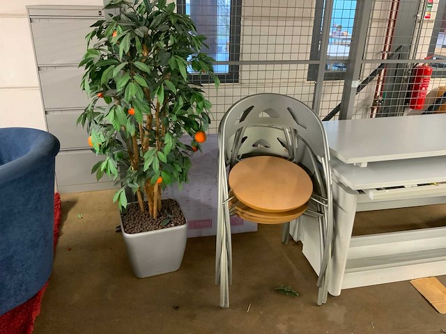 Diverse kantoorinventaris en stellingen - afbeelding 10 van  13