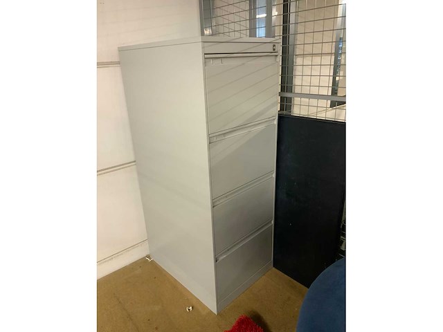 Diverse kantoorinventaris en stellingen - afbeelding 11 van  13