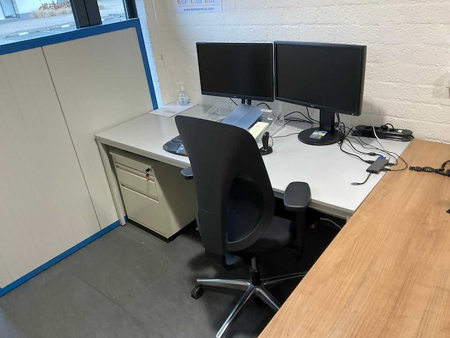 Diverse kantoorinventaris - afbeelding 4 van  14