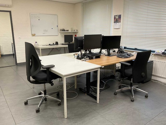 Diverse kantoorinventaris - afbeelding 1 van  14