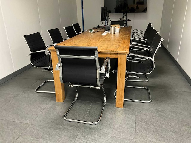 Diverse kantoorinventaris - afbeelding 1 van  8