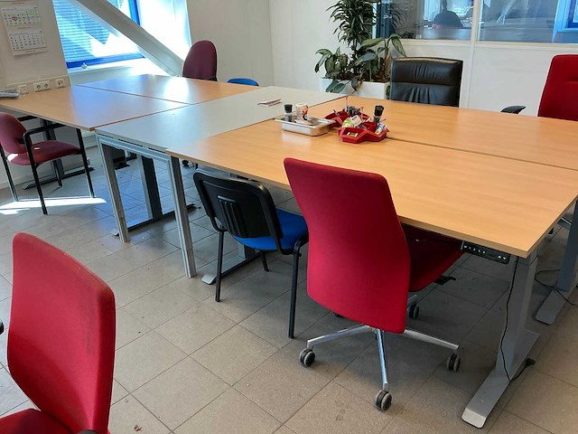 Diverse kantoorinventaris - afbeelding 1 van  3