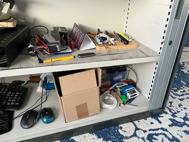 Diverse kantoorinventaris - afbeelding 8 van  8