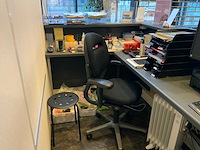 Diverse kantoorinventaris - afbeelding 1 van  13