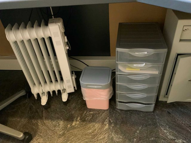 Diverse kantoorinventaris - afbeelding 6 van  13