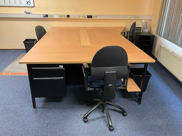 Diverse kantoorinventaris - afbeelding 4 van  11