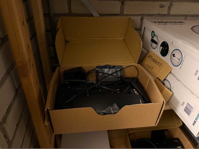 Diverse kantoorinventaris - afbeelding 3 van  15