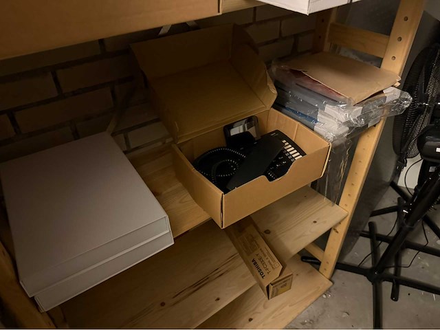 Diverse kantoorinventaris - afbeelding 4 van  15