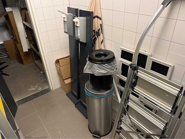 Diverse kantoorinventaris - afbeelding 13 van  15