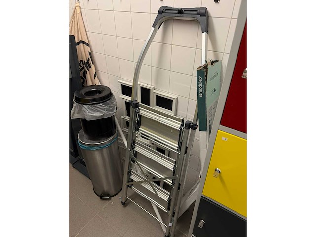 Diverse kantoorinventaris - afbeelding 14 van  15