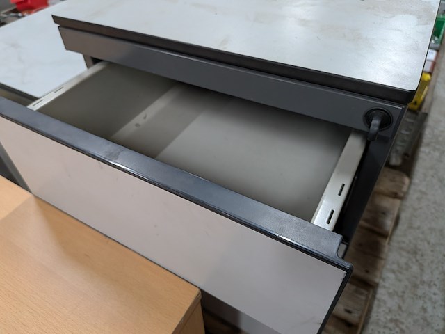 Diverse kantoorinventaris - afbeelding 8 van  29