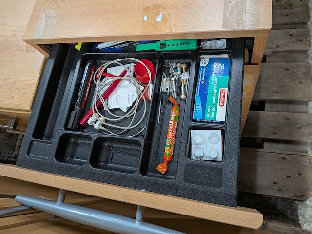 Diverse kantoorinventaris - afbeelding 14 van  29