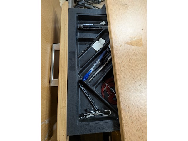 Diverse kantoorinventaris - afbeelding 16 van  29