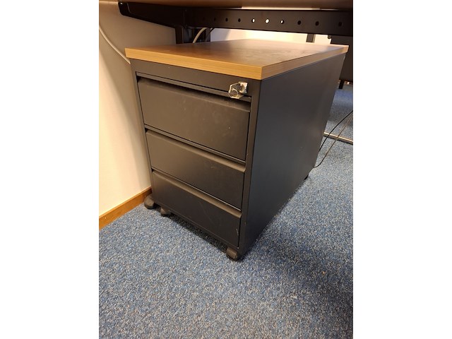 Diverse kantoorinventaris - afbeelding 4 van  9