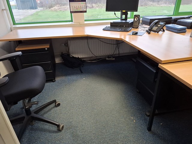 Diverse kantoorinventaris - afbeelding 4 van  9