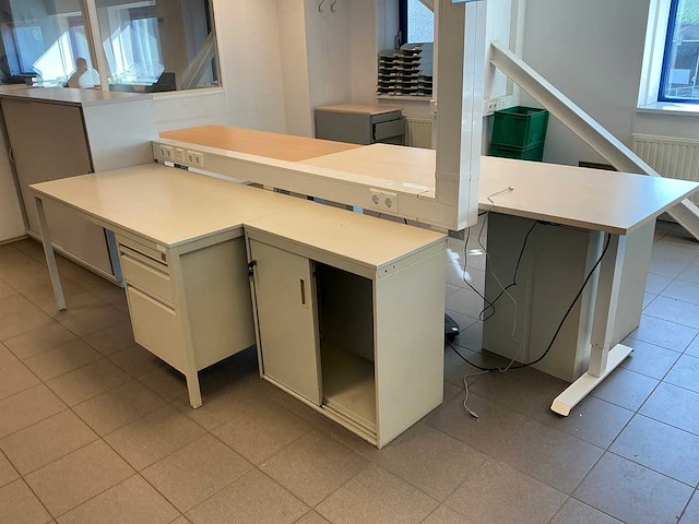 Diverse kantoorinventaris - afbeelding 2 van  3