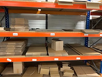 Diverse karton voorraad - afbeelding 11 van  12