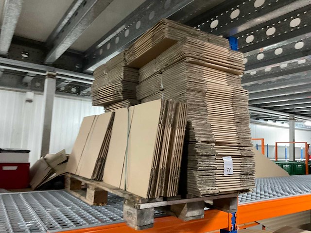 Diverse kartonnen dozen - afbeelding 1 van  3