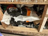 Diverse kasten met inhoud - afbeelding 3 van  14