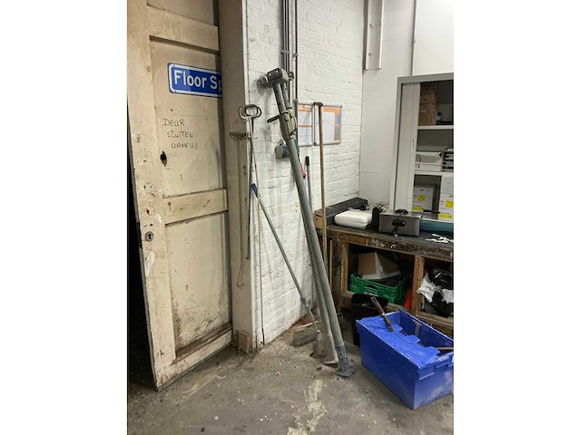 Diverse kasten met inhoud - afbeelding 7 van  14