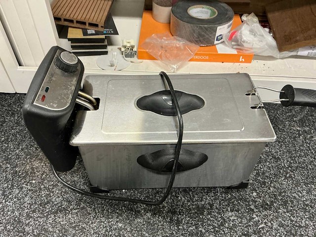 Diverse kasten met inhoud - afbeelding 14 van  14