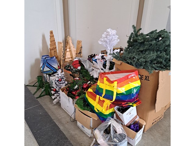 Diverse kerst- en feestspullen - afbeelding 1 van  8