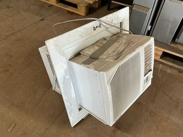 Diverse ketels en afzuiger (4x) waaronder 2021 intergas hre 28/24a - cv-ketel - afbeelding 12 van  35