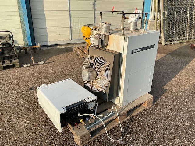 Diverse ketels en afzuiger (4x) waaronder 2021 intergas hre 28/24a - cv-ketel - afbeelding 30 van  35