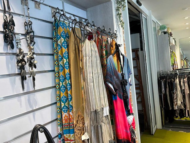 Diverse kettingen en sjaals - afbeelding 3 van  14