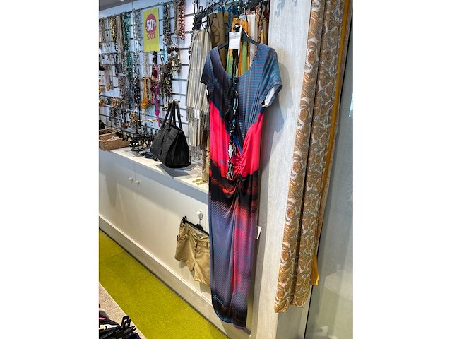 Diverse kettingen en sjaals - afbeelding 4 van  14