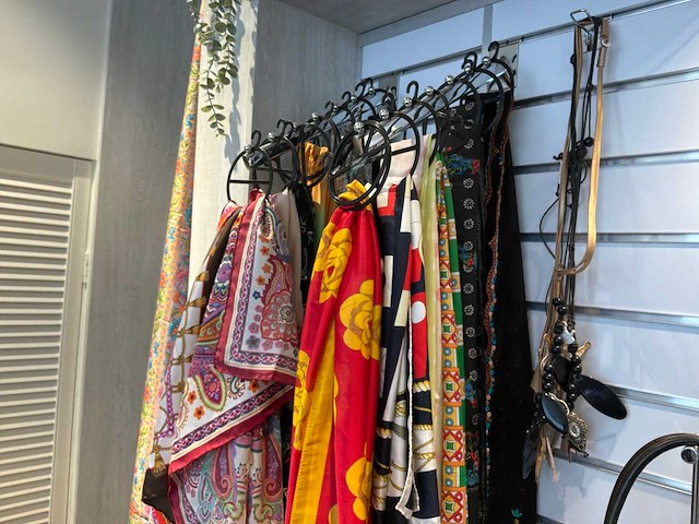 Diverse kettingen en sjaals - afbeelding 7 van  14