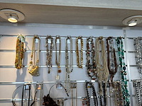 Diverse kettingen en sjaals - afbeelding 8 van  14