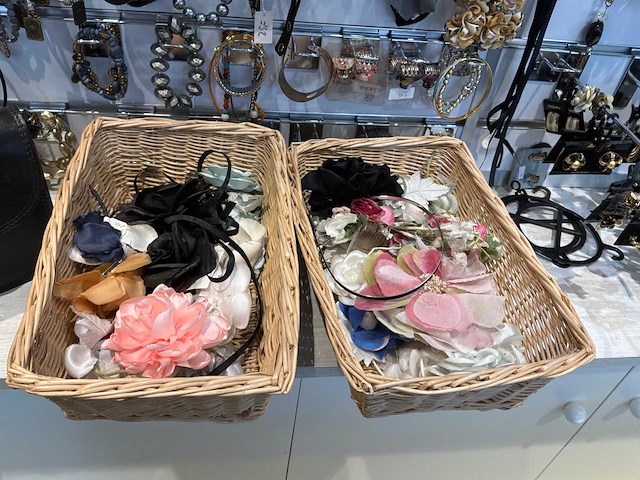 Diverse kettingen en sjaals - afbeelding 11 van  14